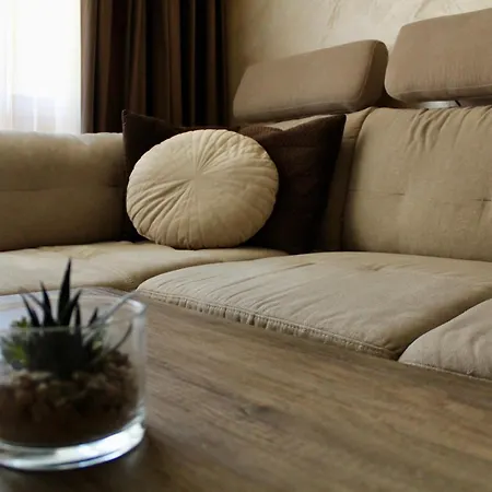 Апартаменти Cozy By The Sea