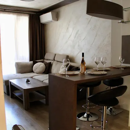 Апартамент Cozy By The Sea *