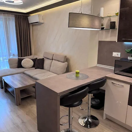 Апартаменти Cozy By The Sea