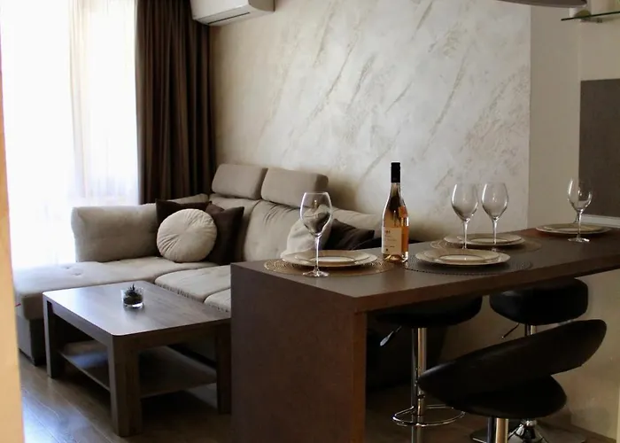 Апартамент Cozy By The Sea *