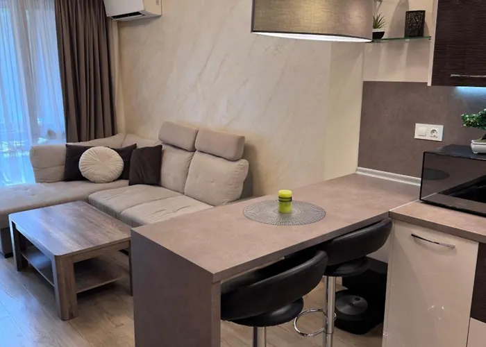 Апартамент Cozy By The Sea